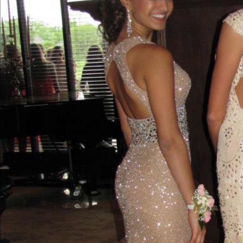 Sherrie hill fabulous beaded size 4